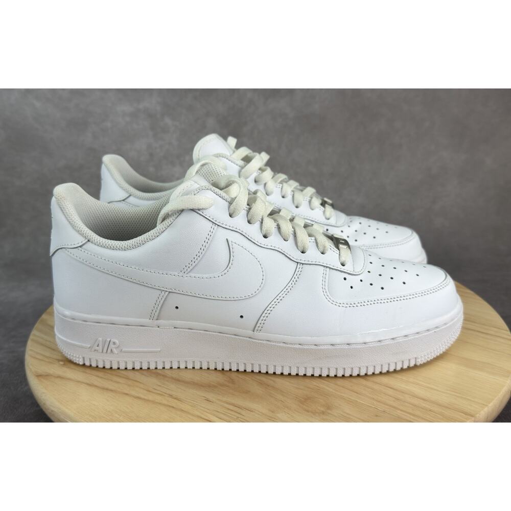 Nike Air Force 1 '07 Low Mens Size 10.5 White Athletic Lifestyle Shoes Sneakers